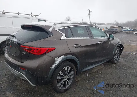 2017 Infiniti Qx30 Premium z USA, uszkodzony, nr VIN SJKCH5CR1HA035842